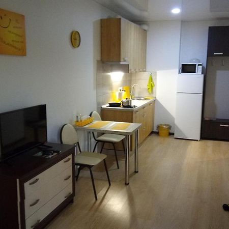 Positive Smile Studio Apartment In The Colorful Comfort Town Residental Complex. Kt-06. 基輔 外观 照片